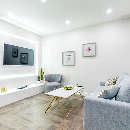 Modern Pet-Friendly Chinatown Apartment Toronto Bagian luar foto