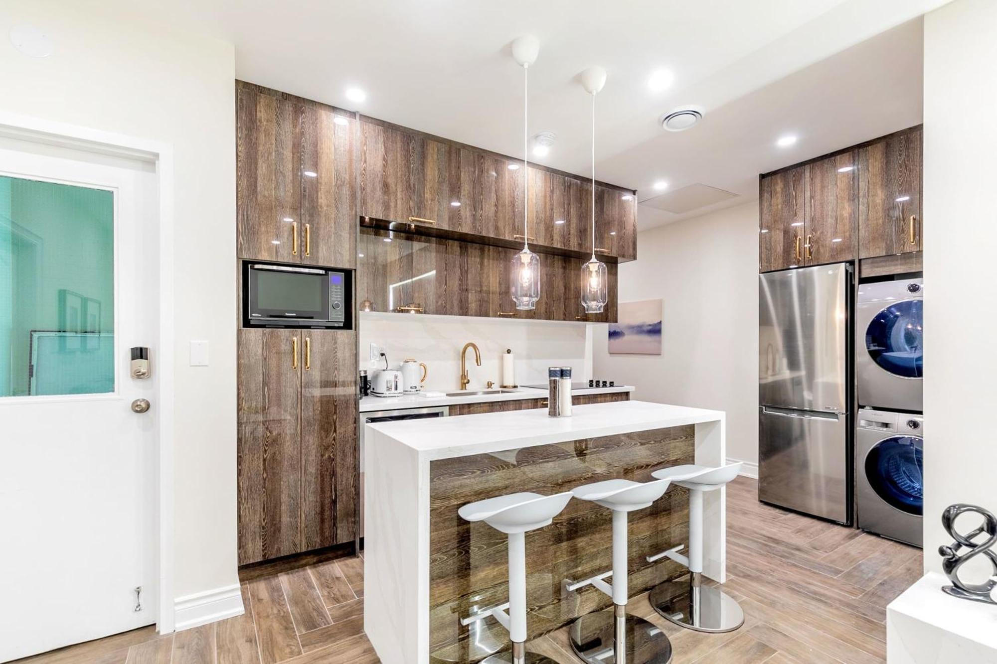 Modern Pet-Friendly Chinatown Apartment Toronto Bagian luar foto