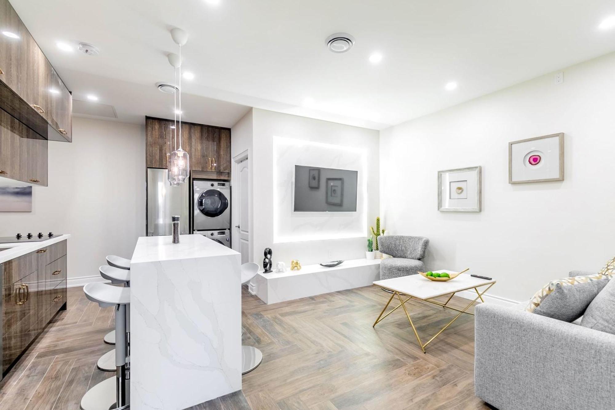 Modern Pet-Friendly Chinatown Apartment Toronto Bagian luar foto