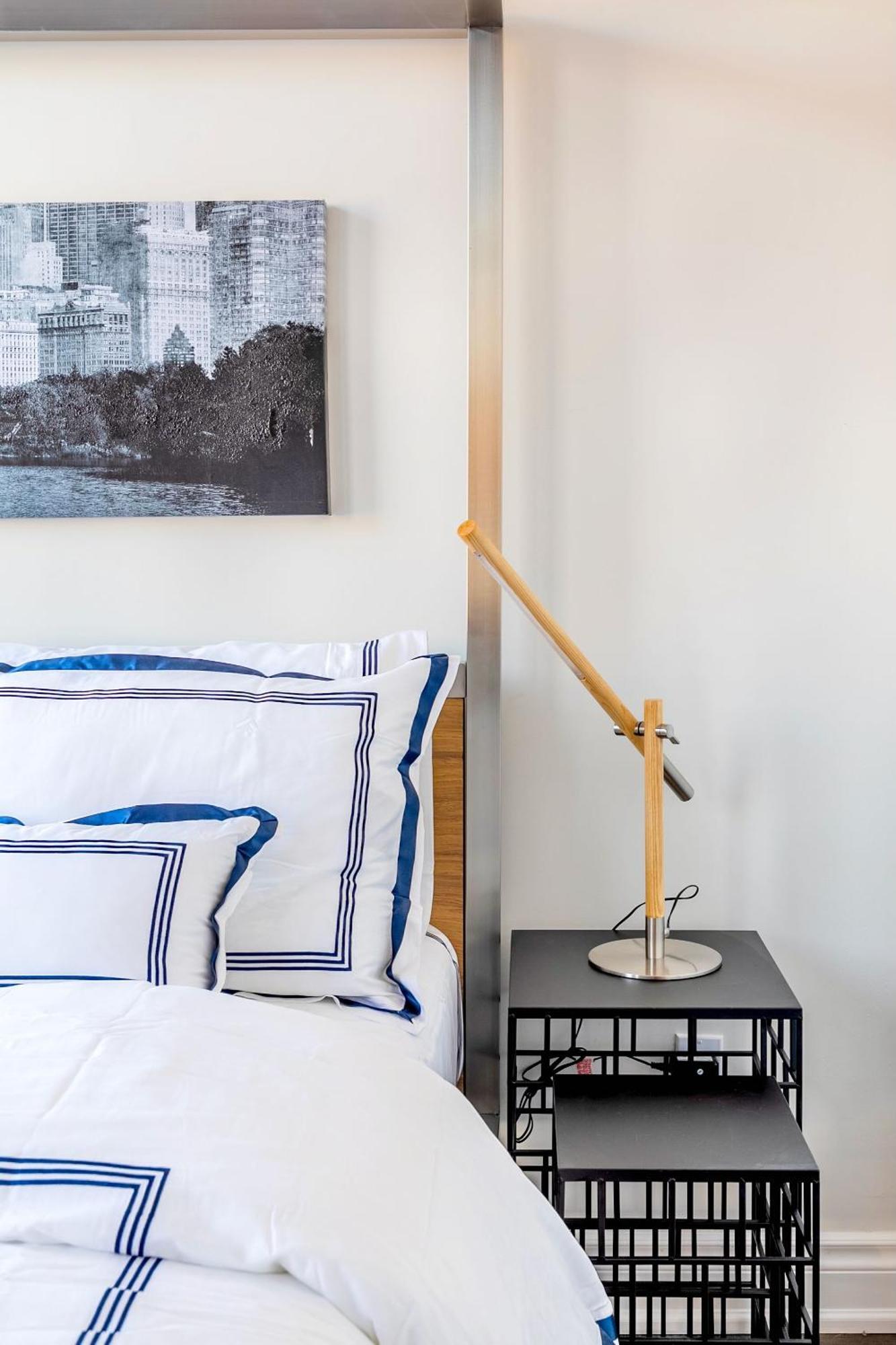 Modern Pet-Friendly Chinatown Apartment Toronto Bagian luar foto