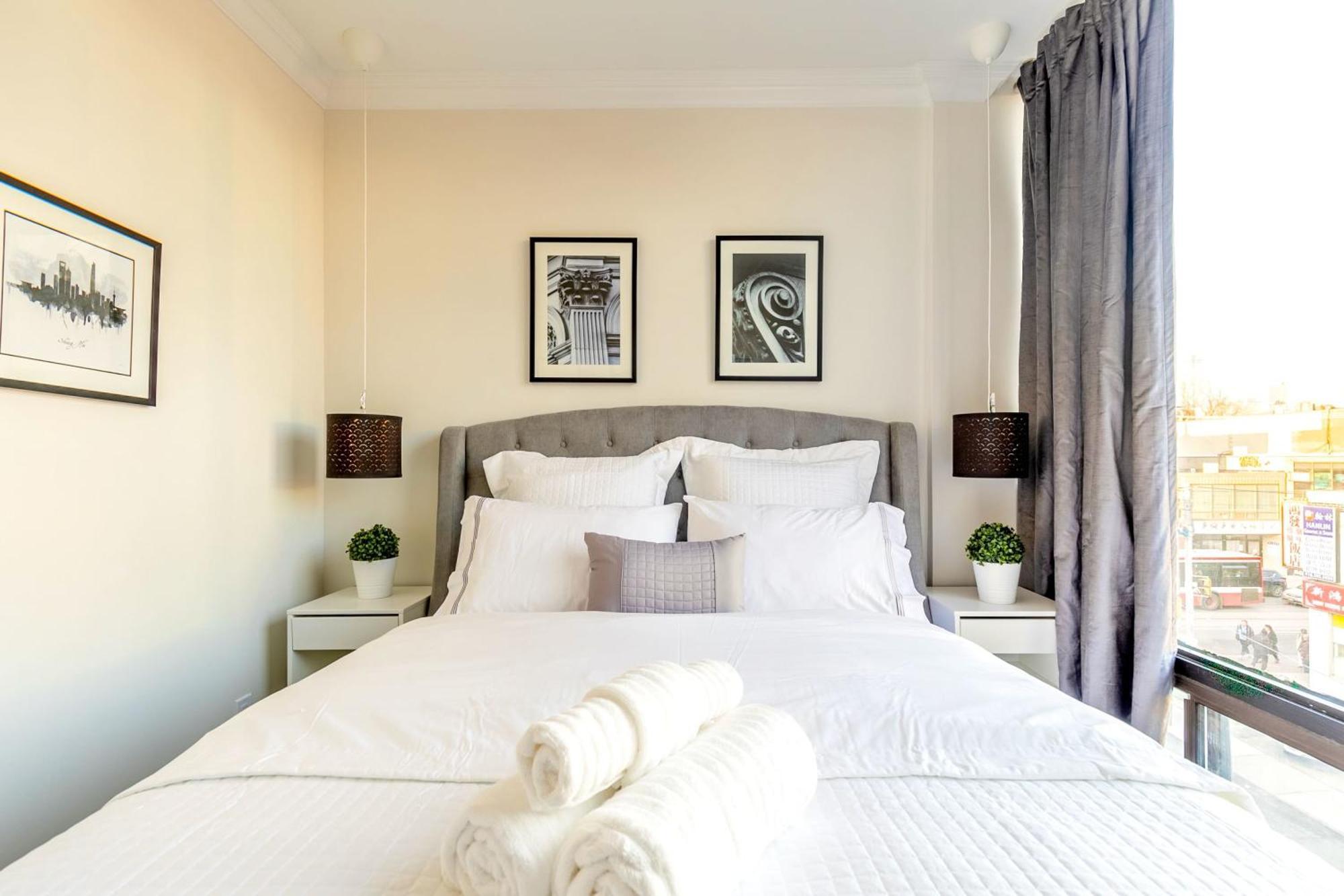 Modern Pet-Friendly Chinatown Apartment Toronto Bagian luar foto