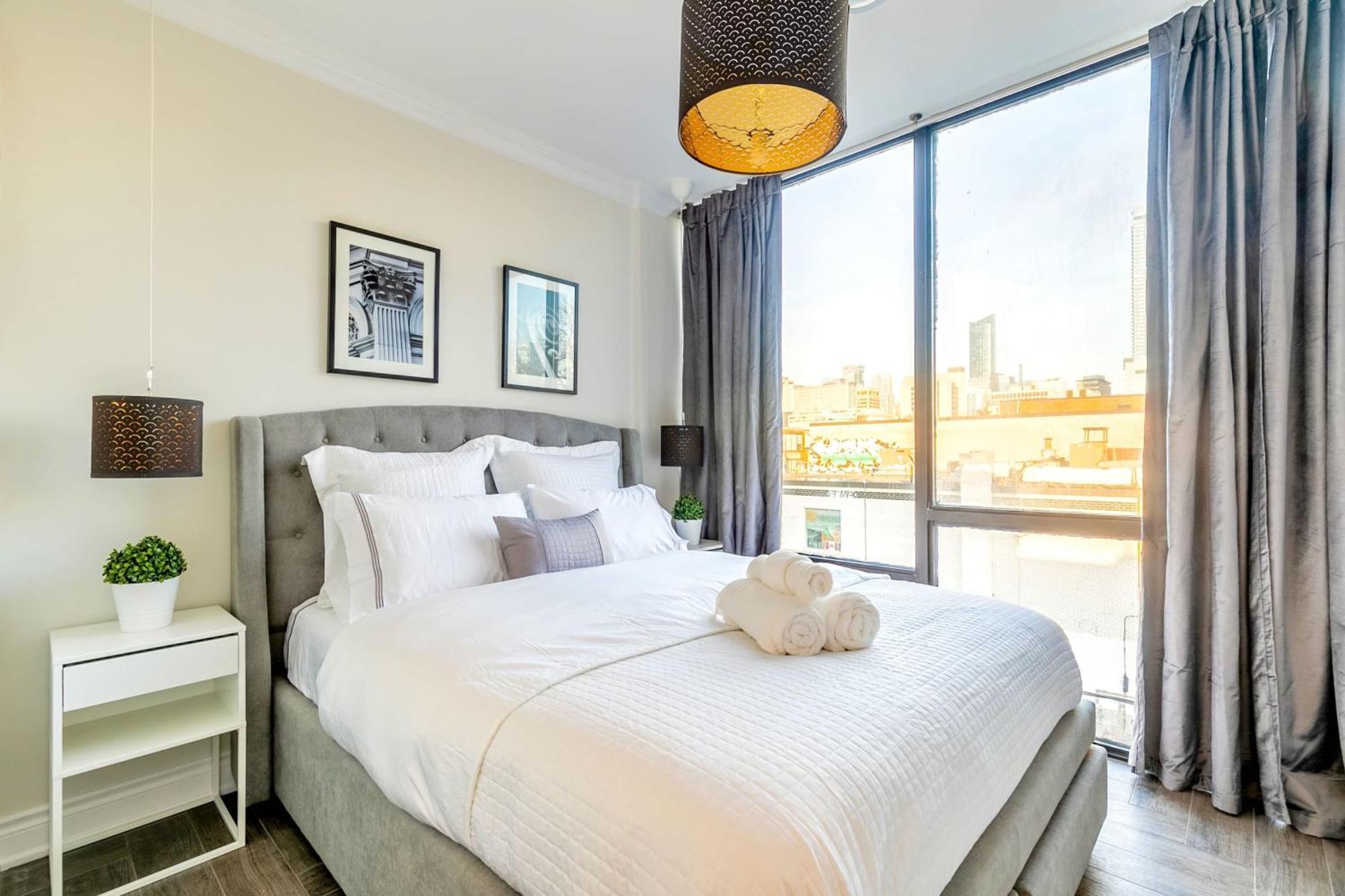 Modern Pet-Friendly Chinatown Apartment Toronto Bagian luar foto