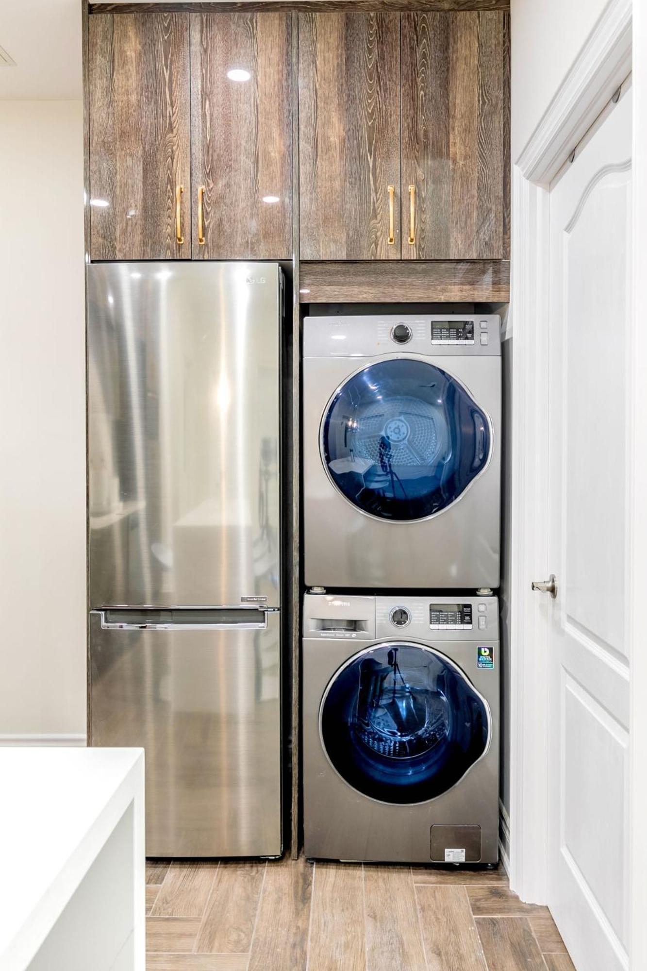 Modern Pet-Friendly Chinatown Apartment Toronto Bagian luar foto